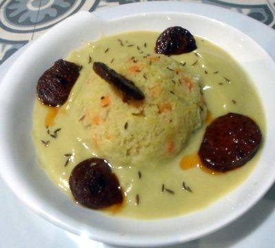 Dôme de fonio aux légumes et crème de pois cassés