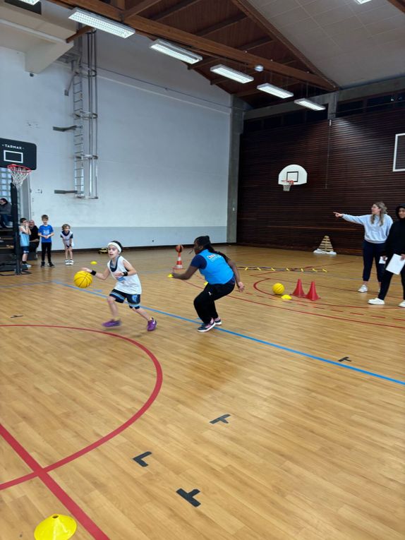 Les basketteurs font du ski