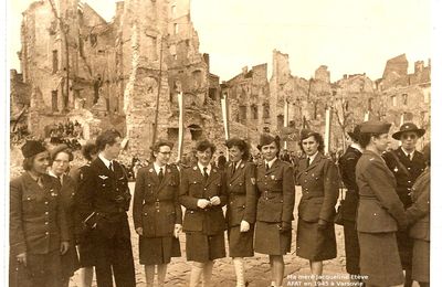 Hervé SMITH. Ma mère à Varsovie en septembre 1945.