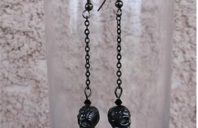 Boucles pendentifs gothique Crane aux roses