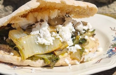 Pain pitta aux blettes marinées et sumac