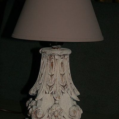Lampe patinée taupe