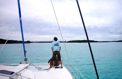 île des pins en catamaran