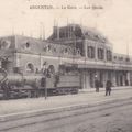Locomotive à vapeur en gare d'Argentan, en carte postale