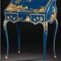 Secrétaire en pente en vernis parisien à fond bleu d'époque Louis XV, estampillé Migeon