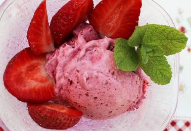 GLACE AU MASCARPONE, FRUITS ROUGES ET FRAISES - Profitons du soleil !