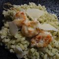 Coquillette façon risotto au pesto de roquette et petite brochette de langoustine