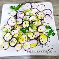 Salade de radis violets à la vinaigrette tonique et aux graines de nigelle