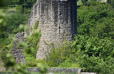 Hugues III LArchevêque de Parthenay, seigneur de Montfort et Semblançay - Isabeau de Clermont-Nesle 