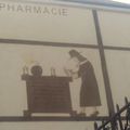 Pignon de mur peint d'une pharmacie à Epernay.