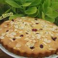 Gâteau aux fraises et framboises du jardin aux amandes effilées