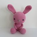 Amigurumi lapin rose 