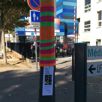 Tricot urbain ou Yarn bombing