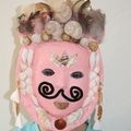 Fabriquation d'un masque en papier mâché et objets de la nature.