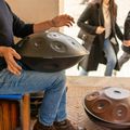 Handpan et percussions : Fusionner les rythmes avec élégance