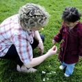 EN MARGE DES ŒUFS DE MAI, LES PETITS PRINCES HEUREUX COMME DES ROIS.