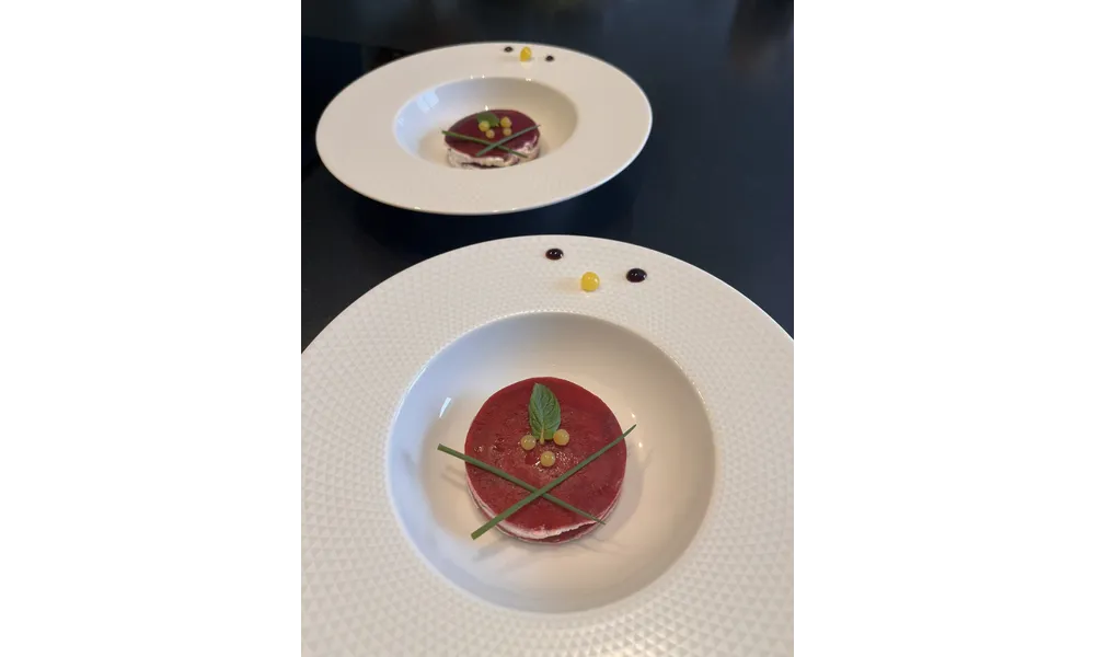 Mille feuilles de betteraves ,chèvre frais et noix 
