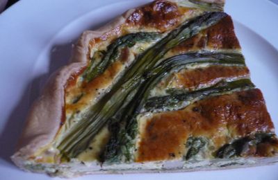 Tarte salée aux asperges vertes, pesto et tofu fumé