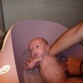 Quentin a 1 mois! photos dans le bain ce matin