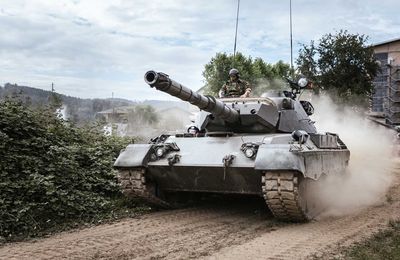 Les sensations fortes de piloter un tank de paintball dans un décor saisissant