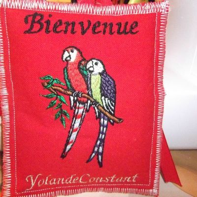 un petit  coussin  d'acceuil pour la porte de ma  maman