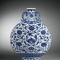 Gourde en porcelaine bleu blanc. Chine, Dynastie Qing, marque et époque Qianlong (1736-1795) 