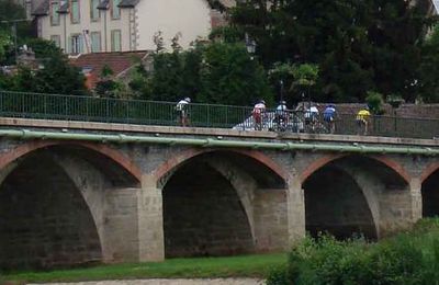 Le 9 juillet, le tour de France passe à Toulon sur arroux..