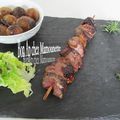 Pommes de terre nouvelles et ses brochettes de canard aux fruits moelleux