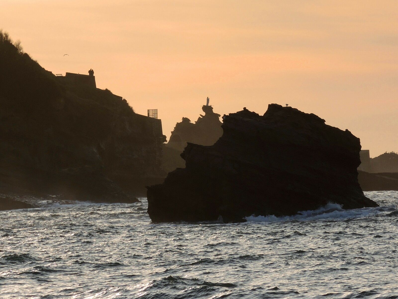 Biarritz, Grande Plage, vue sur le rocher de la Vierge, mars 2024 (64)