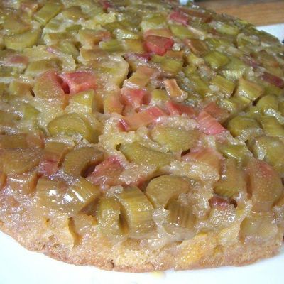 Gâteau tout tendre à la rhubarbe