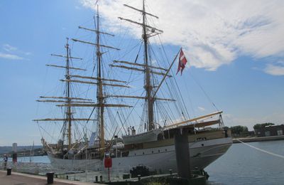 a Rouen en août   le bateau le Kobenhavn  