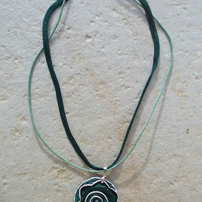 Pendentif en capsules de café recyclées "fleur verte"