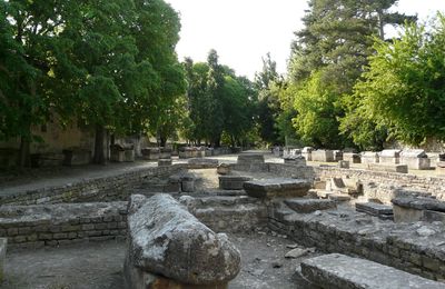 Le cimetière des Alyscamps et son rituel funéraire