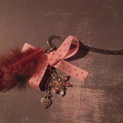 Marque page libellule rose