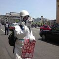 Petite manifestation à Kyoto. Je me glisse au milieu des manifestants.