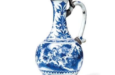 Aiguière en porcelaine bleu blanc, Chine, Epoque Transition, XVIIe siècle