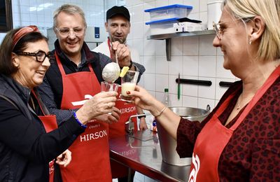 A LA CARTE, DES COCKTAILS ET DES MIGNARDISES.