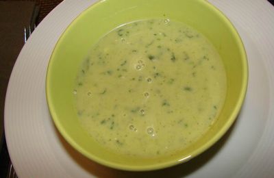 Soupe à la courgette et coriandre