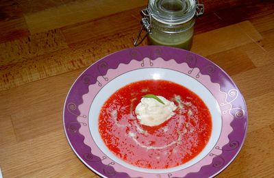 Soupe de gariguettes et pesto de menthe