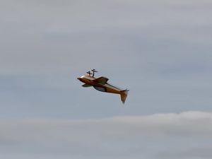 Un Fly Baby, un jet lors d’un meeting aéromodélisme.