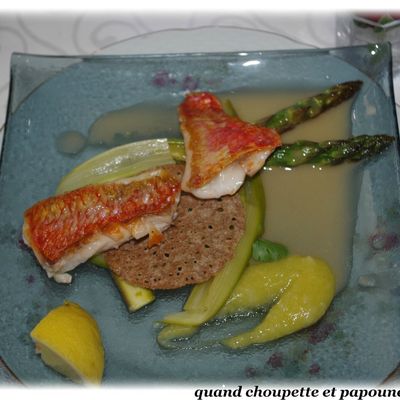 ROUGETS A LA PLANCHA  AUX ASPERGES VERTES ET SA PUREE D'AIL
