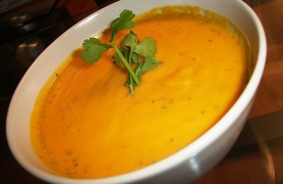 ¤¤¤ Soupe Orange le retour : Potiron – patate douce – carotte – orange – lait de coco et coriandre