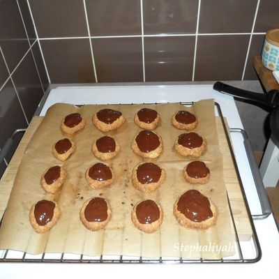 Biscuits et chocolat fondu