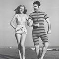 Mars 1946, Malibu - Norma Jeane en maillot de bain "oiseau" par Jasgur