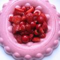 Bavarois aux fraises, salade de fraises et cerises