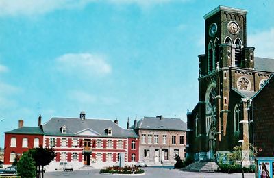 FOURMIES - L'Eglise Saint Pierre et la Mairie