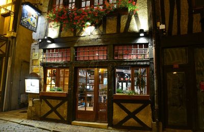 Limoges, quartier de la Boucherie la nuit.