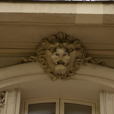 Lion en masque 34 rue des Mathurins
