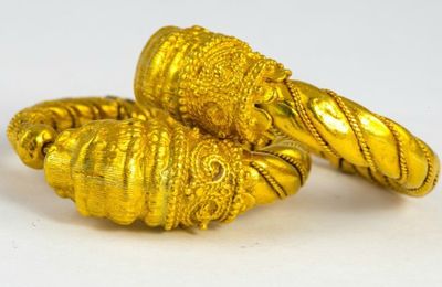 Zolotas high carat gold lion head hoop earrings