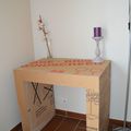 Bureau en carton, style console...